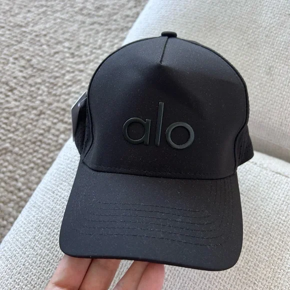 NWT ALO Yoga Sleek Black Hat ALO YOGA ORIGINAL Satin Off Duty Cap Black | eBay main image 4